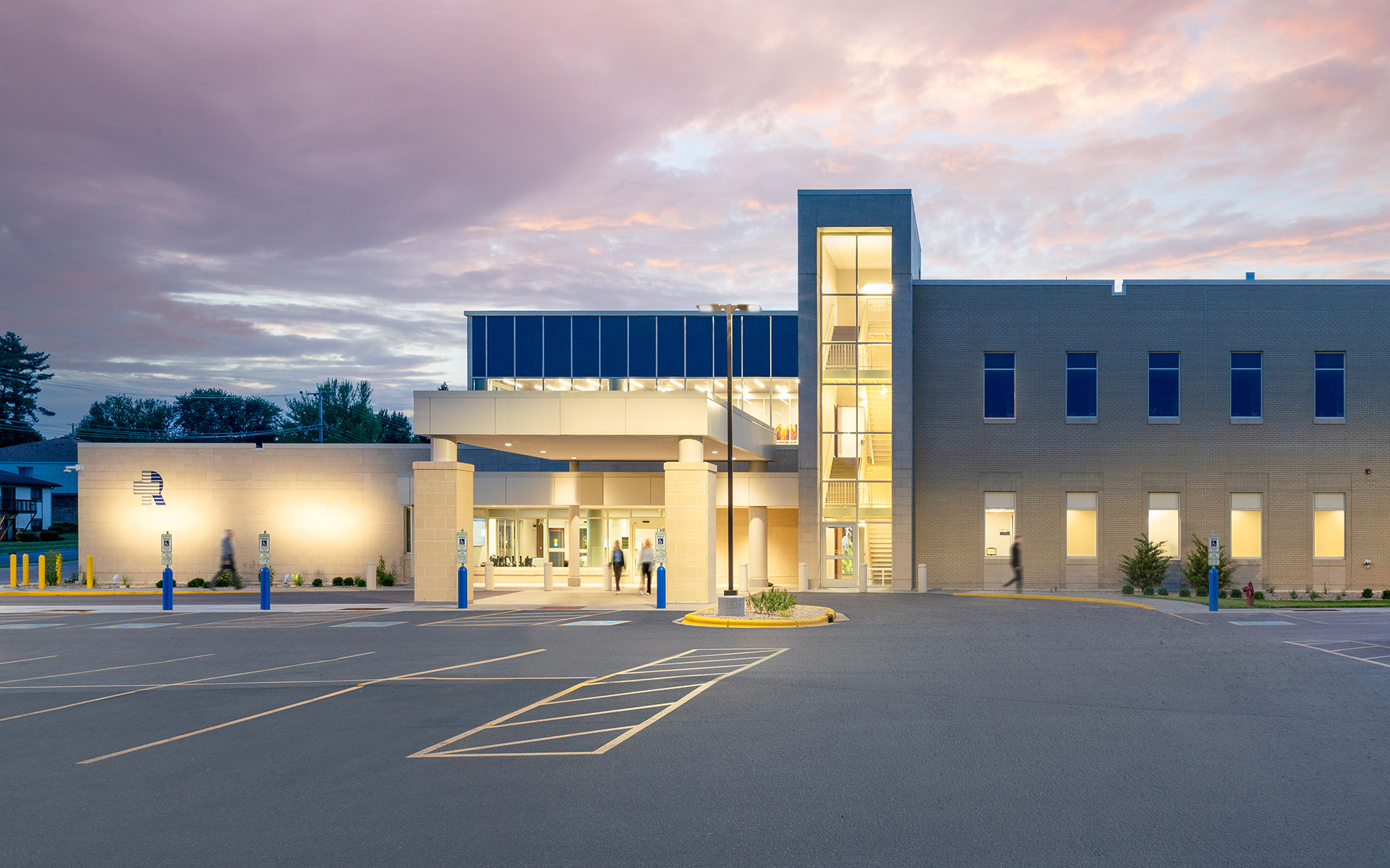 ReedsburgAreaMedicalCenter_ClinicEntrance2