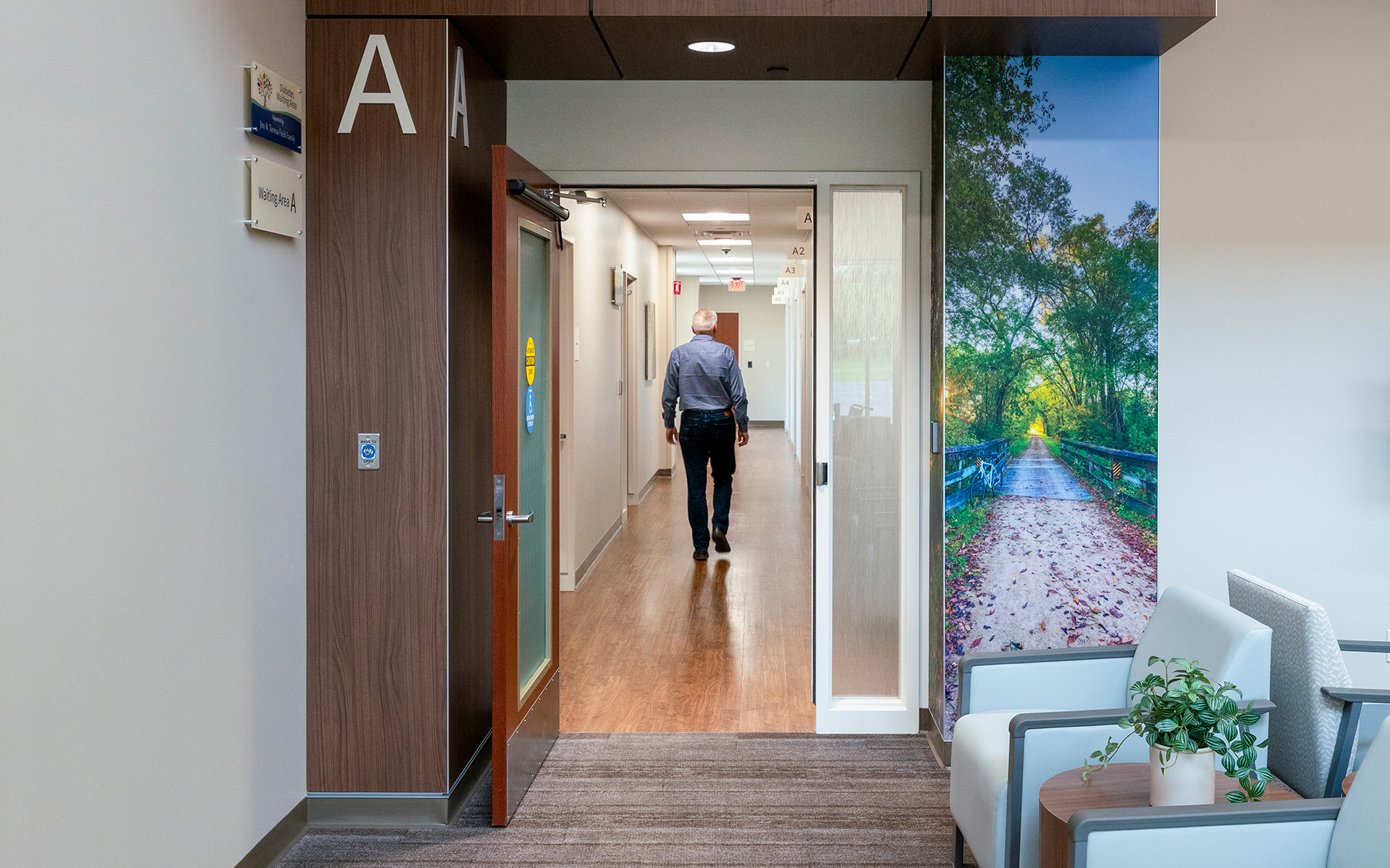 ReedsburgAreaMedicalCenter_Hallway2
