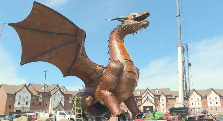 70-foot dragon sculpture arrives in Wisconsin Dells ahead of Dellshire Resort’s grand opening